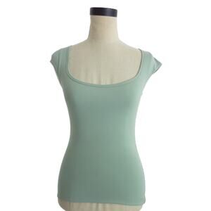 Aritzia Contour Cap Sleeve Top S Scoop Quantum Green
